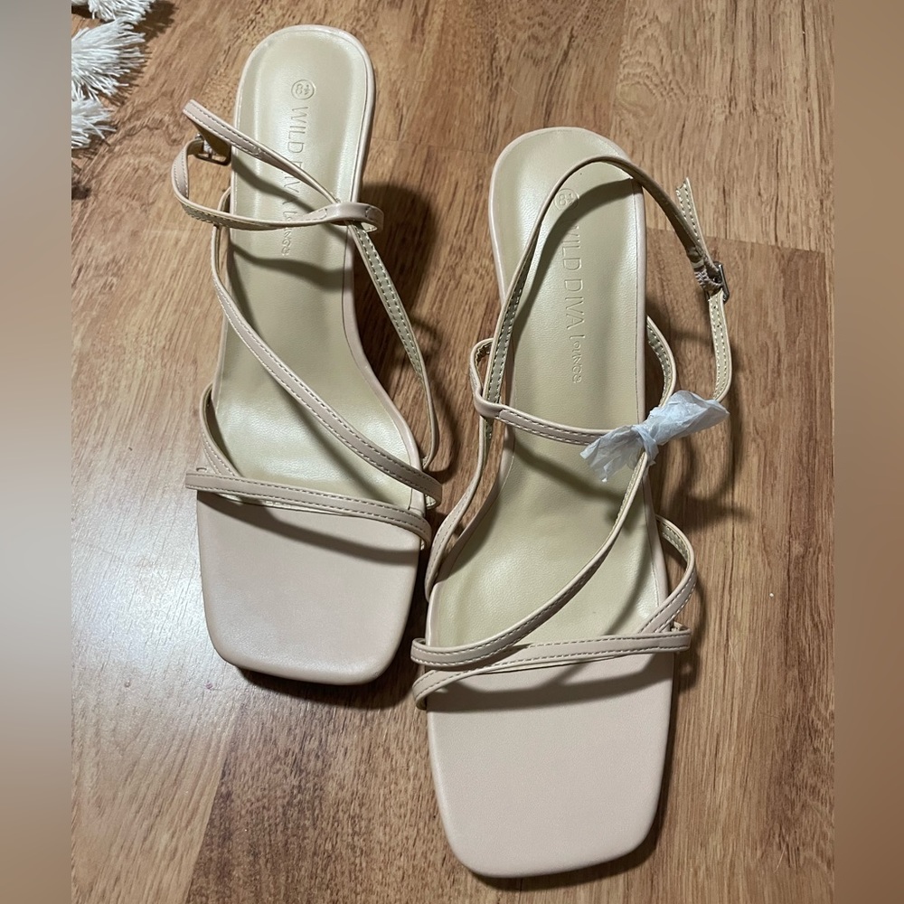 Nude kitten heels 8.5